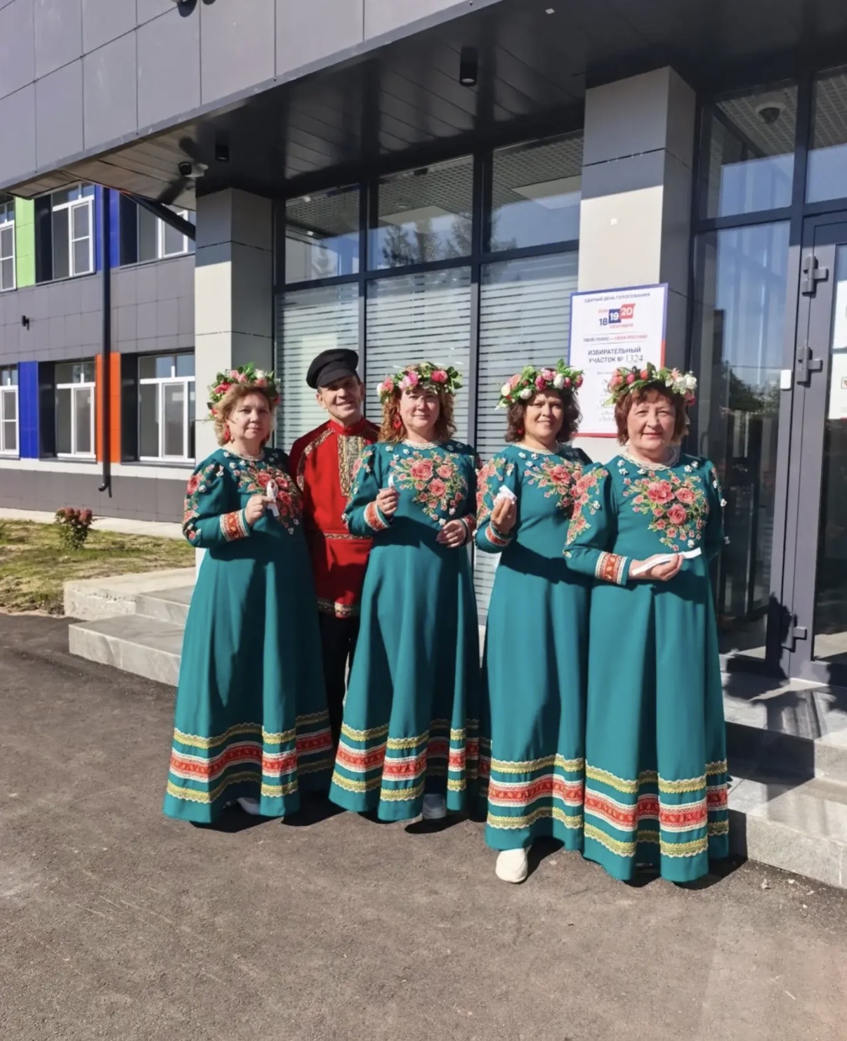 Наталия Николаевна с коллективом 