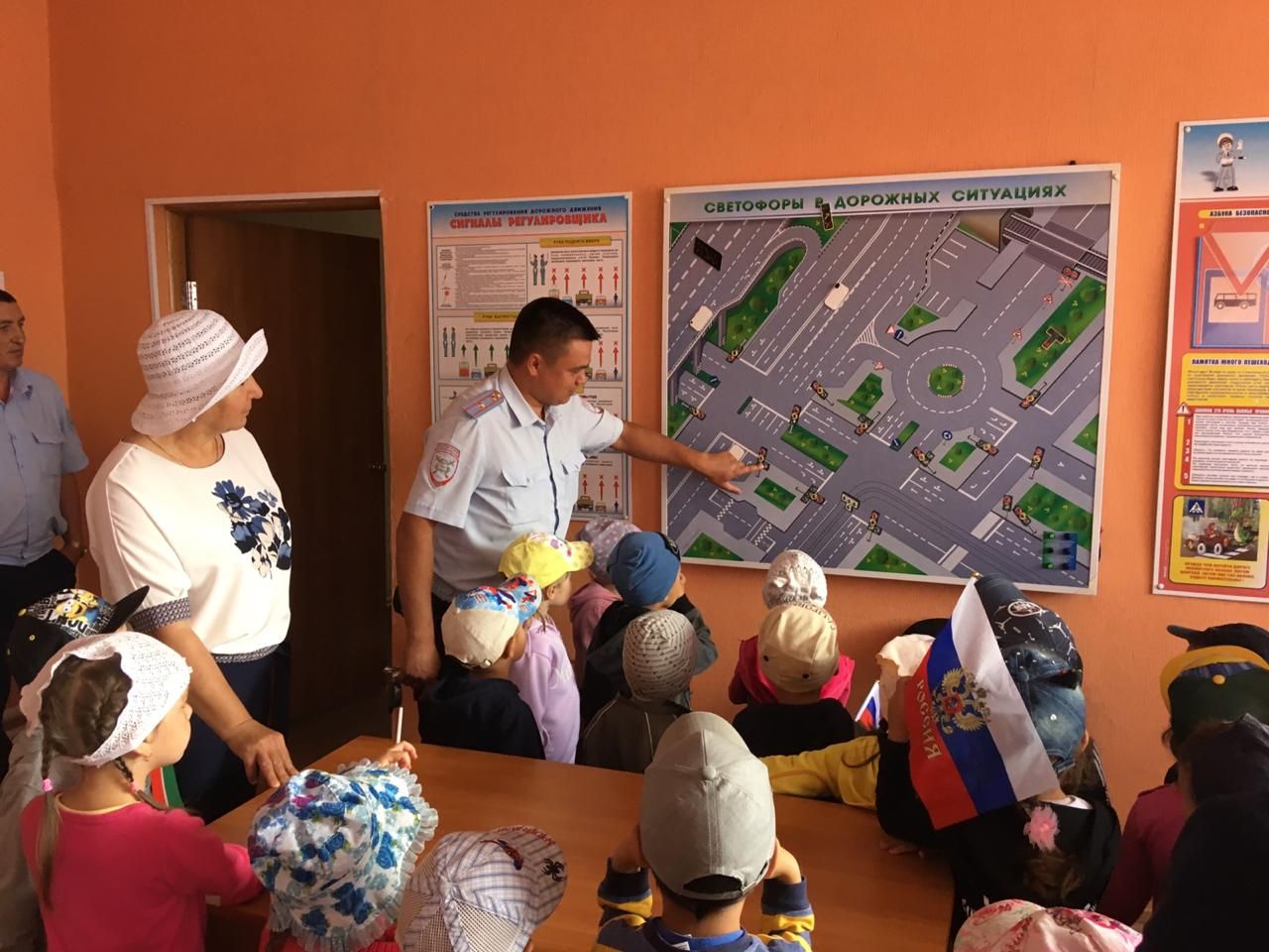 В летних лагерях Татарстана учат правилам безопасности на дорогах