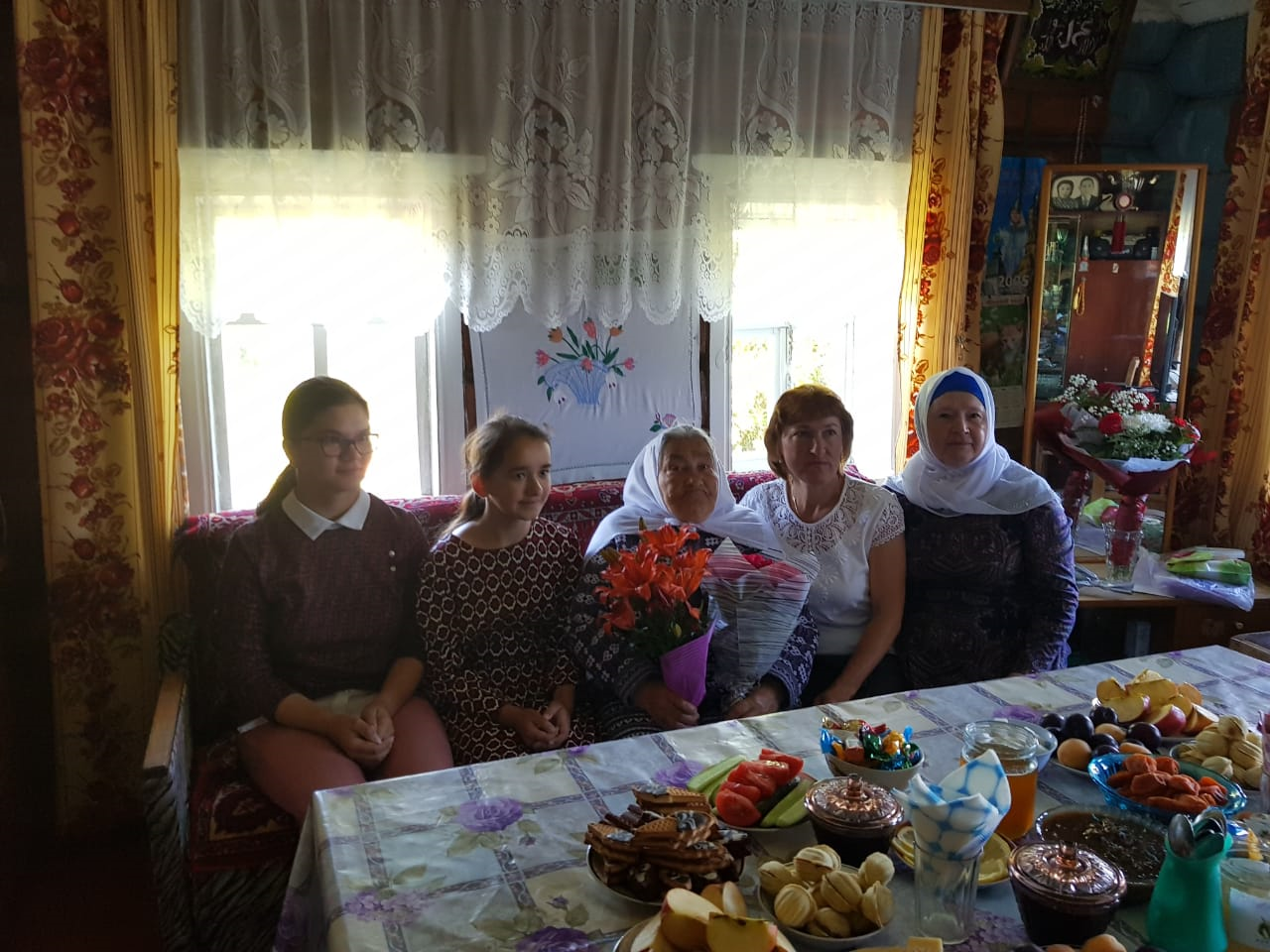Поздравления с 90-летием сегодня принимает Наиля Сибгатулловна Садриева