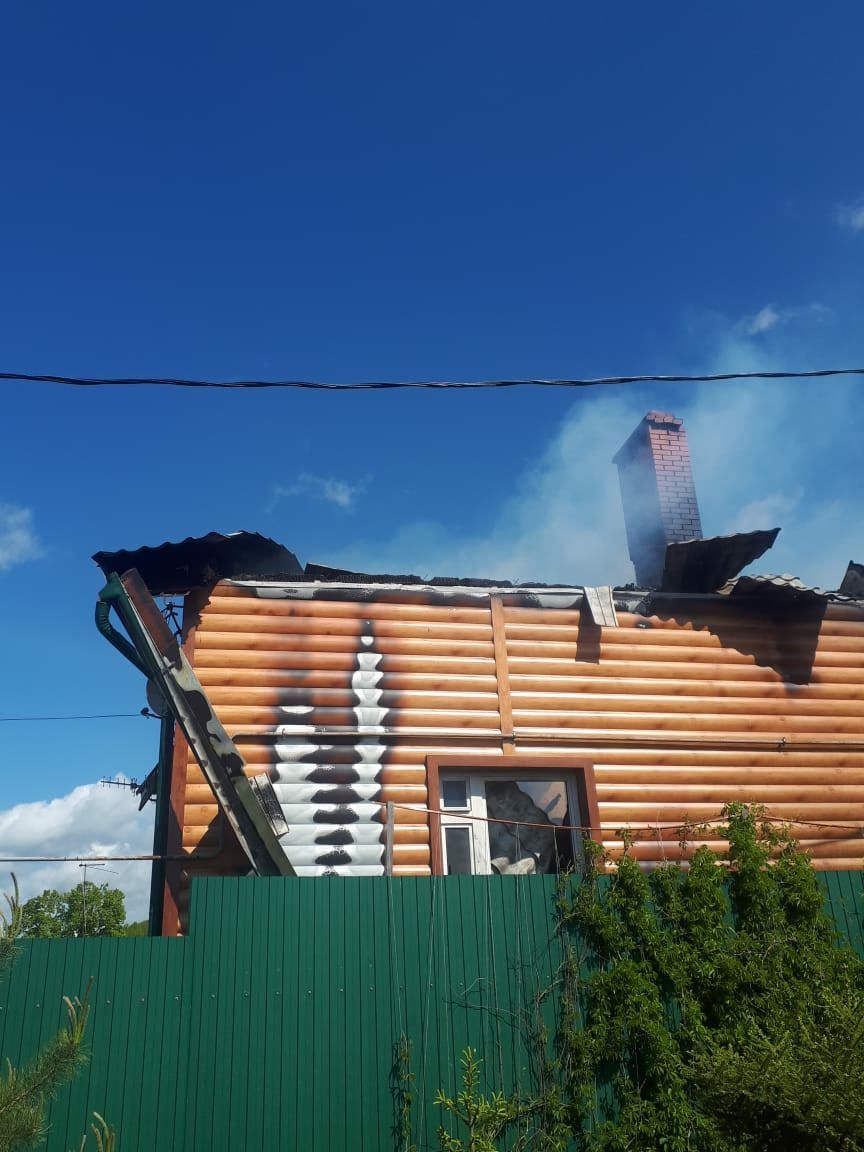В селе Пановка сегодня сгорел двухэтажный дом