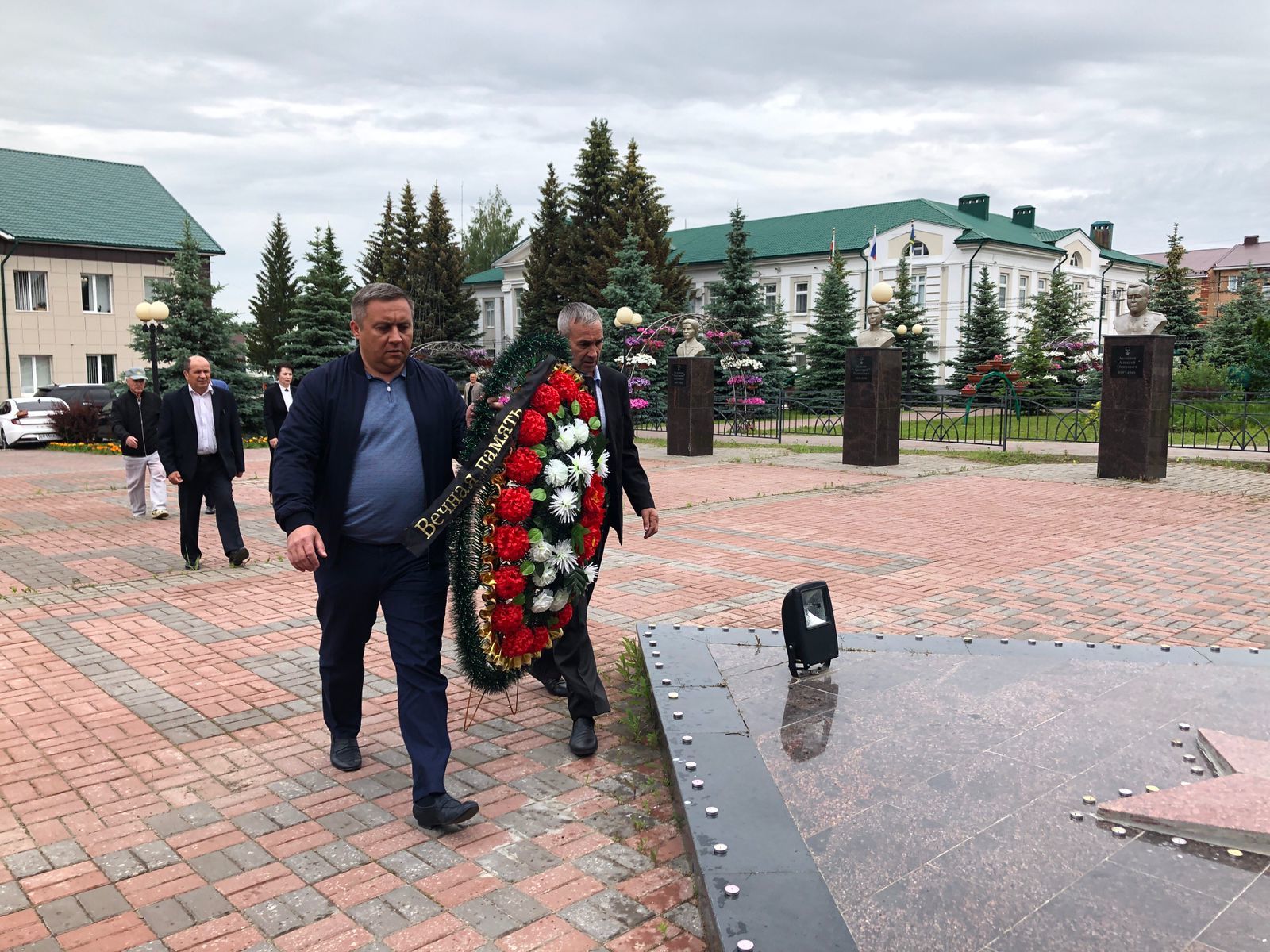 На Аллее Славы возложили венок павшим за Родину