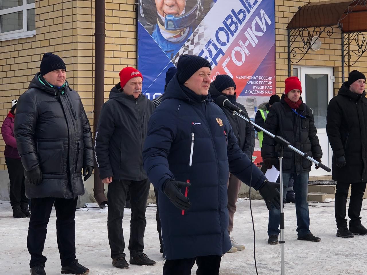 В Усадах стартовали автомобильные гонки