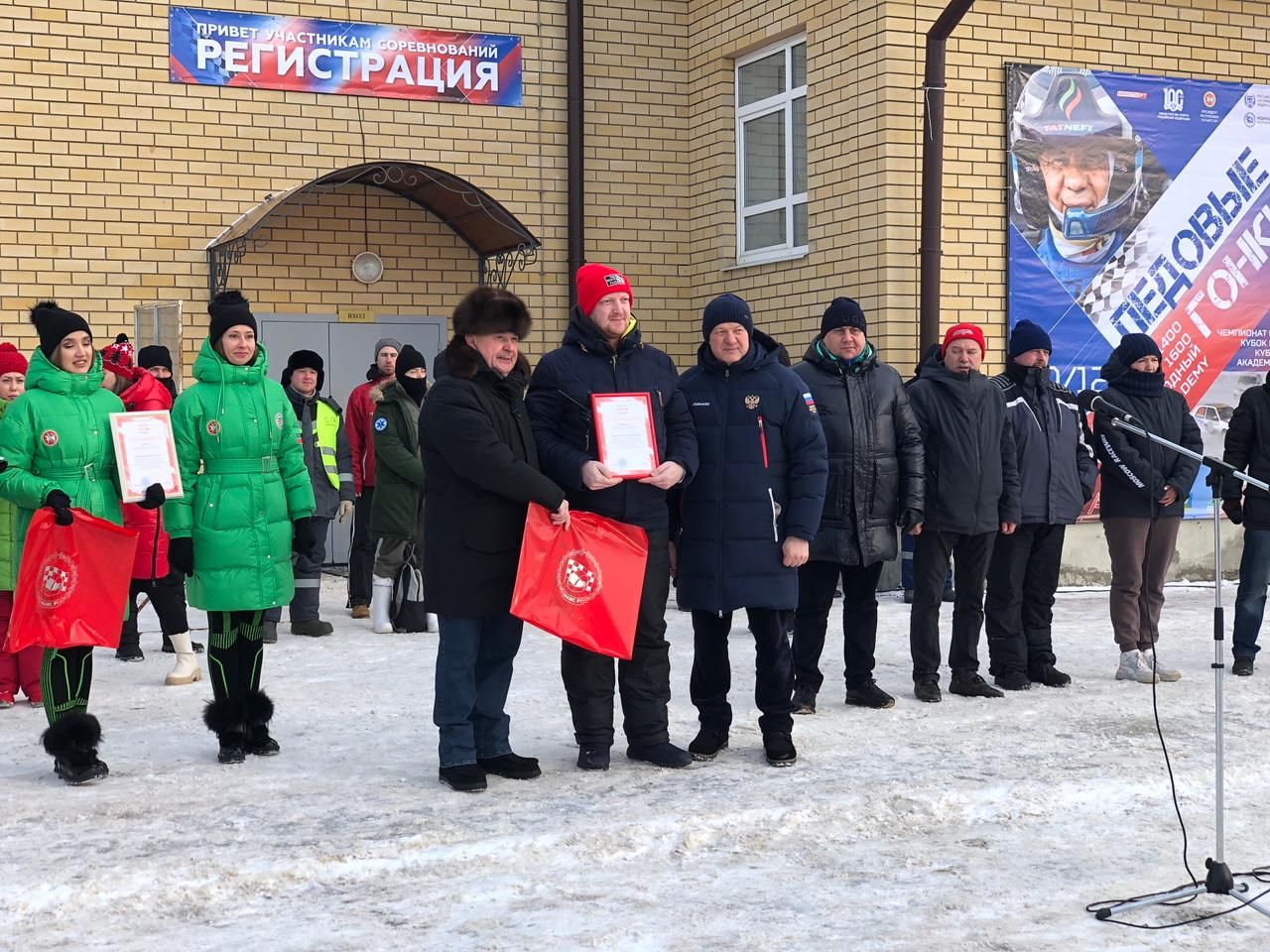 В Усадах стартовали автомобильные гонки