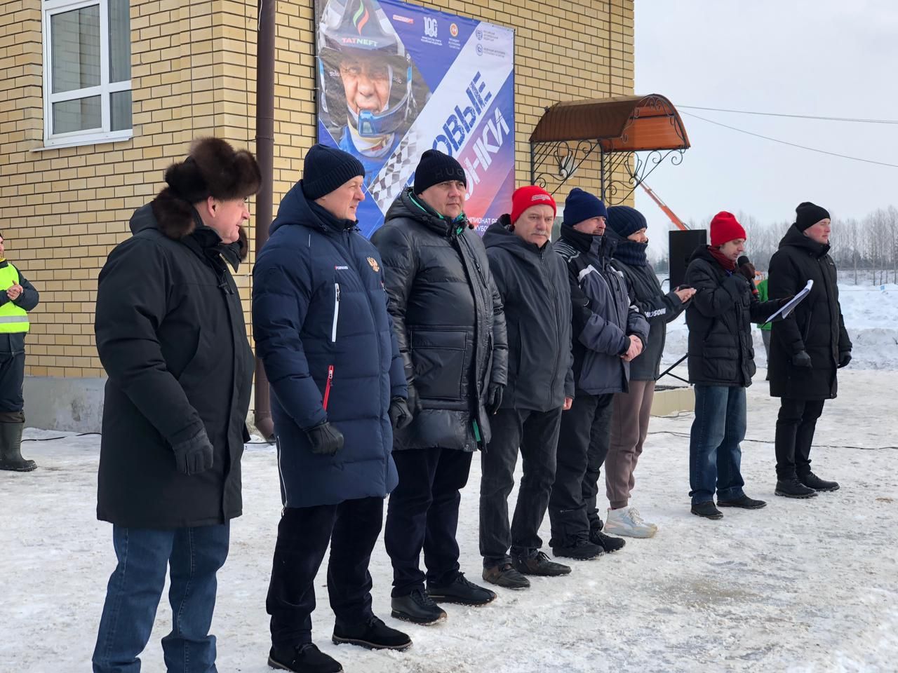 В Усадах стартовали автомобильные гонки