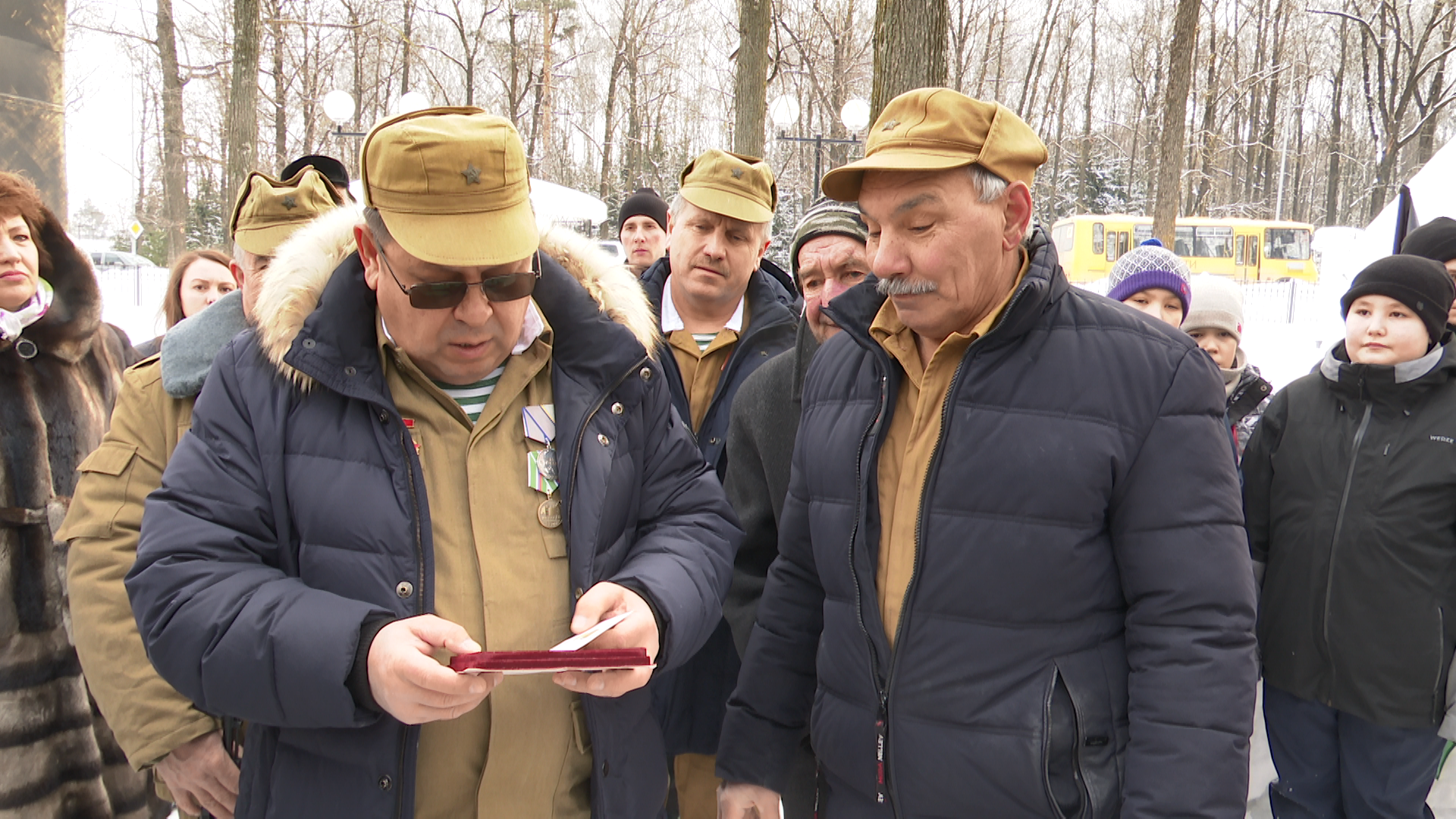 «Ребята падали на землю, на колени»: ветераны афганской войны почтили память сослуживцев
