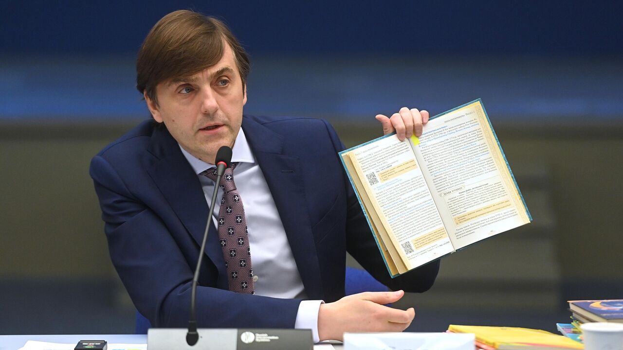 Минпросвещения будет проводить «Разговоры о важном» для родителей