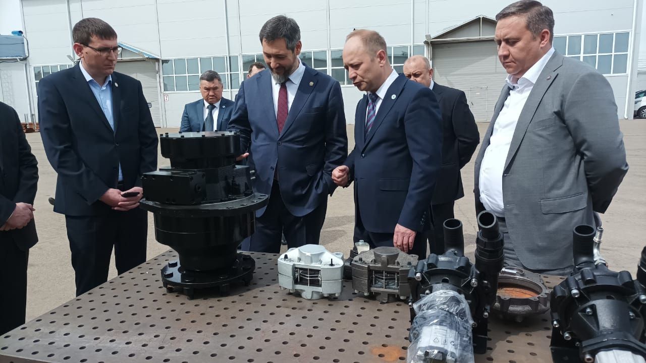 «Казансельмаш» посетил Министр промышленности и торговли Республики Татарстан Олег Коробченко