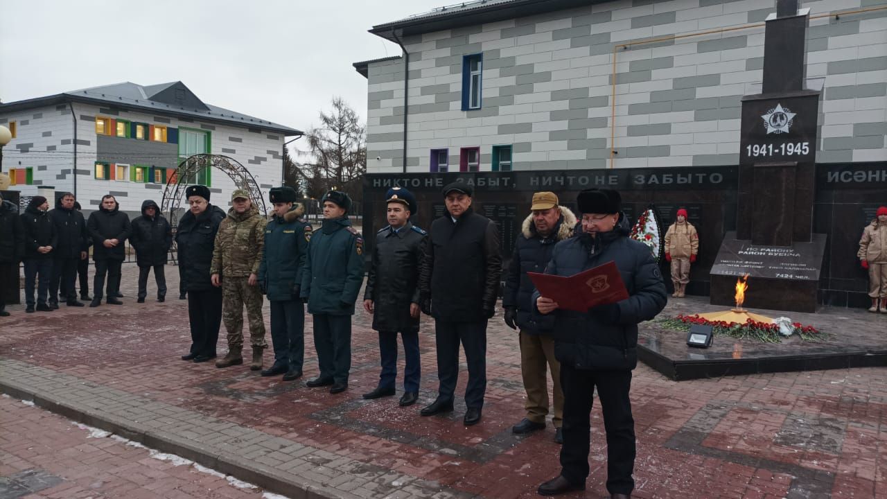 Сегодня в Парке Победы состоялся митинг в честь Дня Героев Отечества