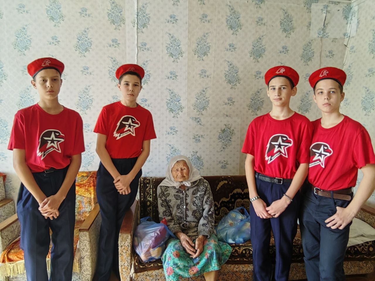 «Оранжевое настроение»: тепло сердец и помощь пожилым