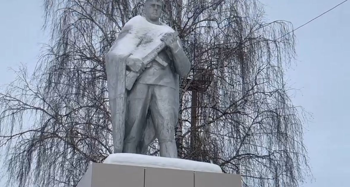 Юнармейцы Высокогорской школы № 1 привели в порядок памятник