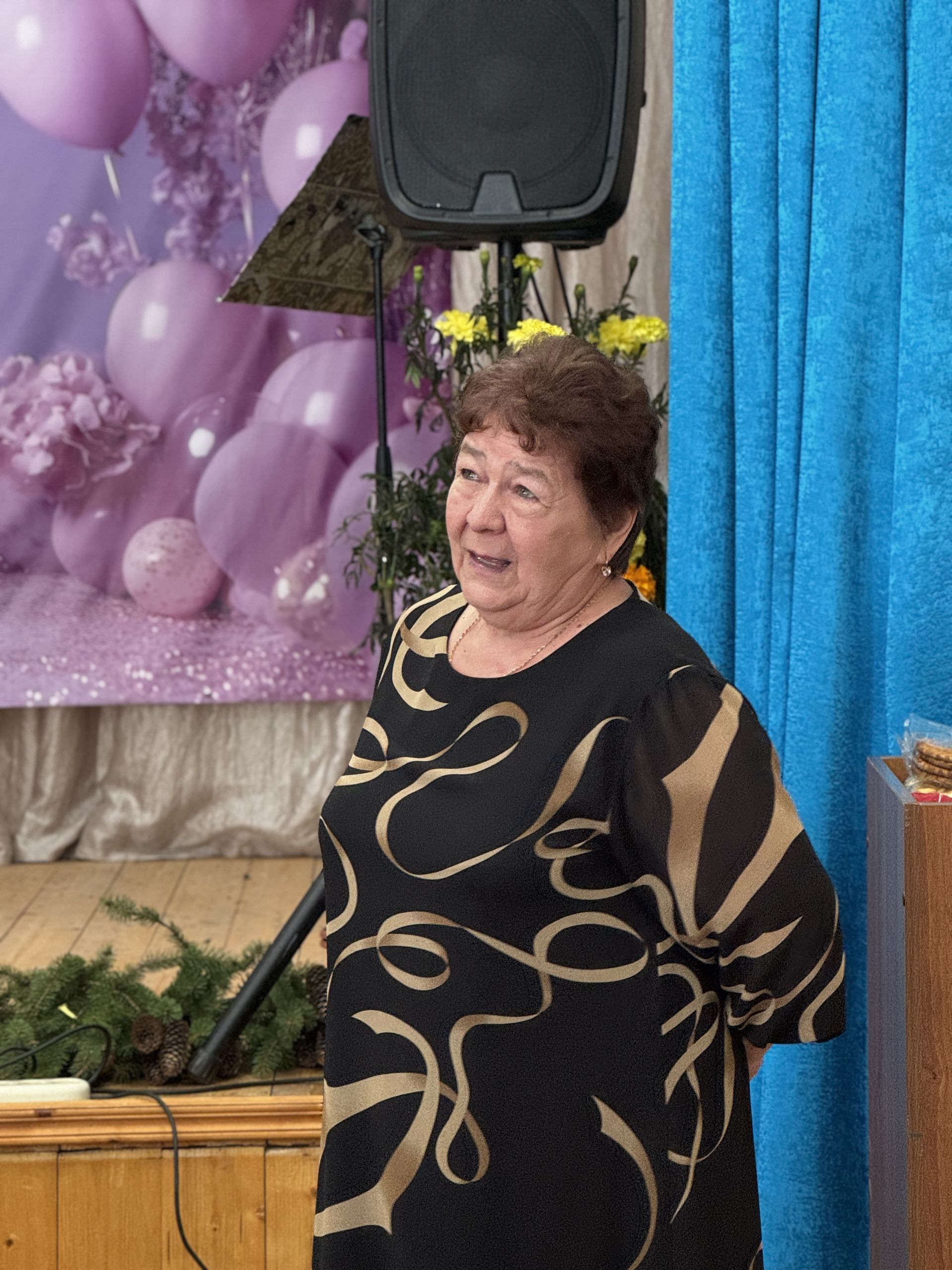 В Ташлы-Ковалинском Доме культуры проходит праздник ко Дню пожилого человека