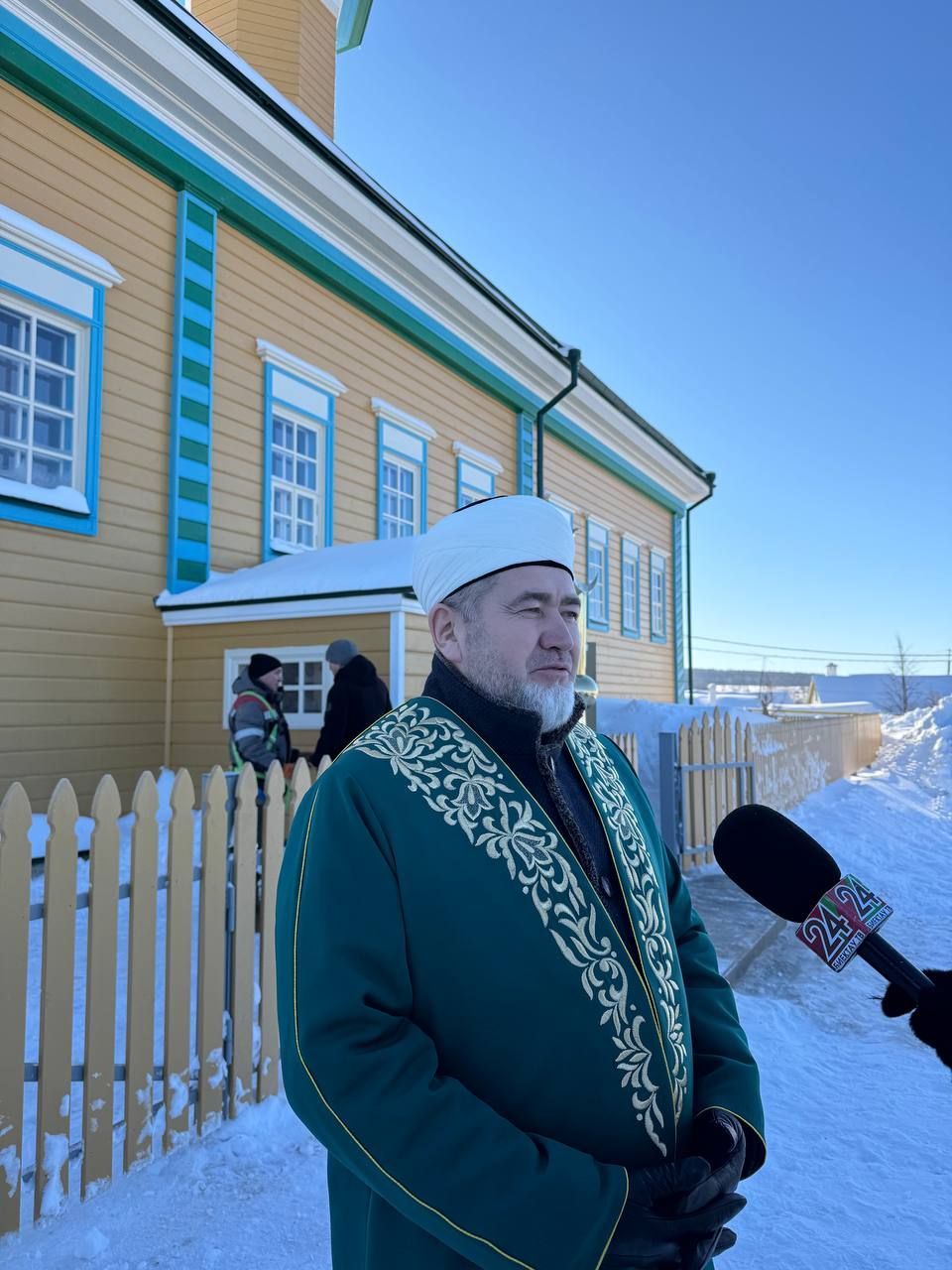 Полумесяц над мечетью в селе Айбаш
