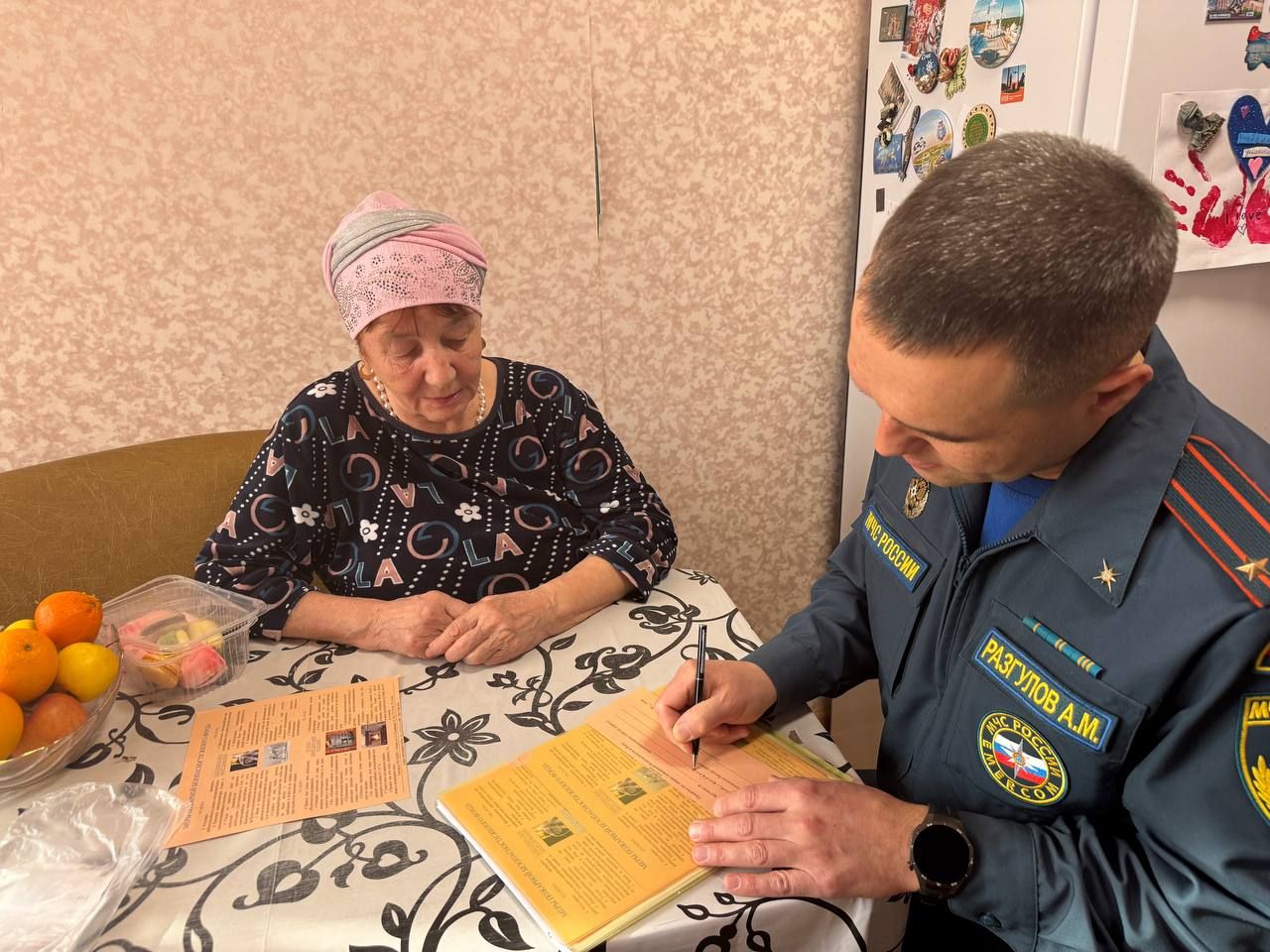 В Высокогорском районе семьям участников СВО устанавливают пожарные извещатели