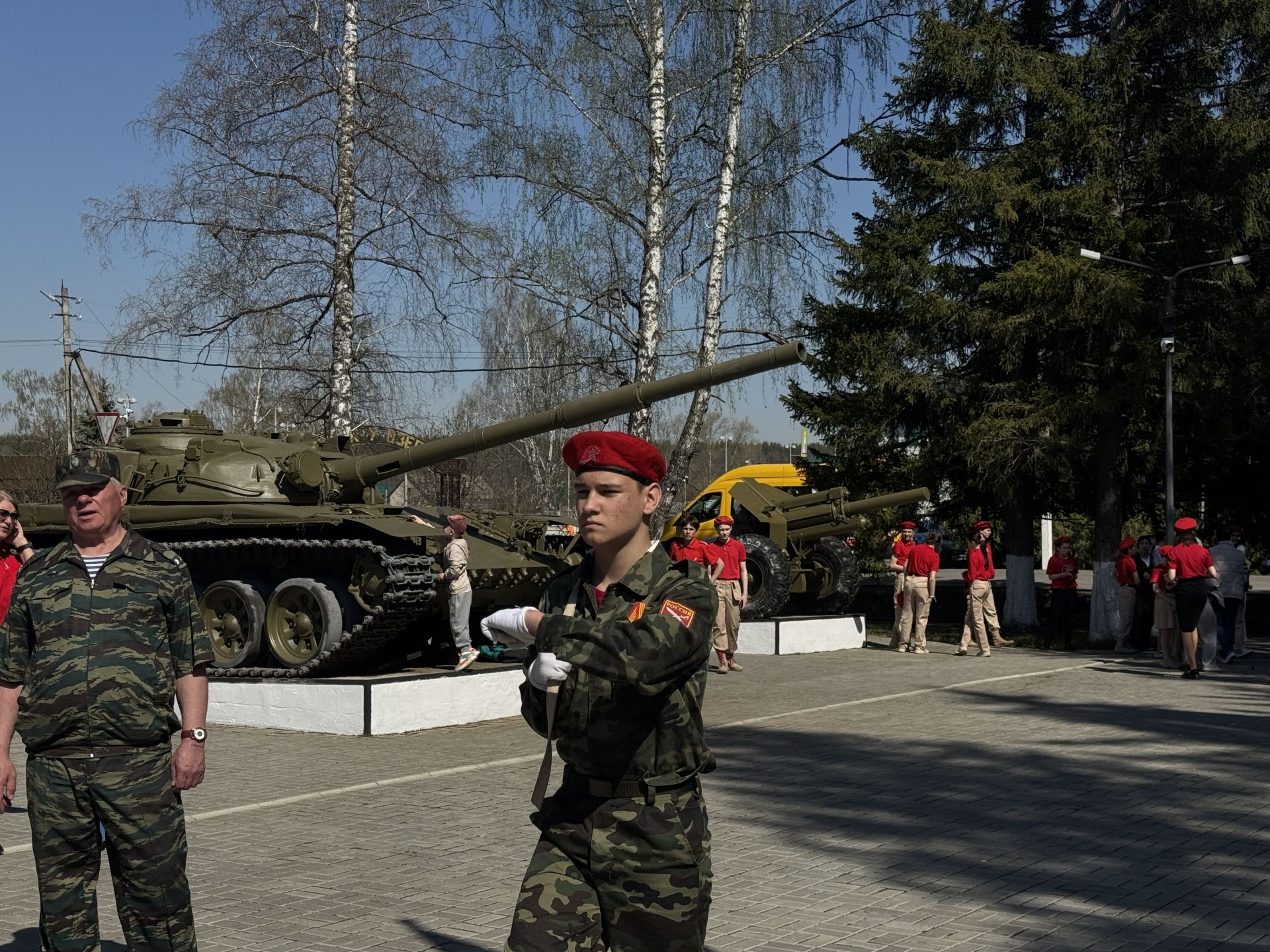 Более 100 участников исполнили «Вальс Победы» в Бирюлях