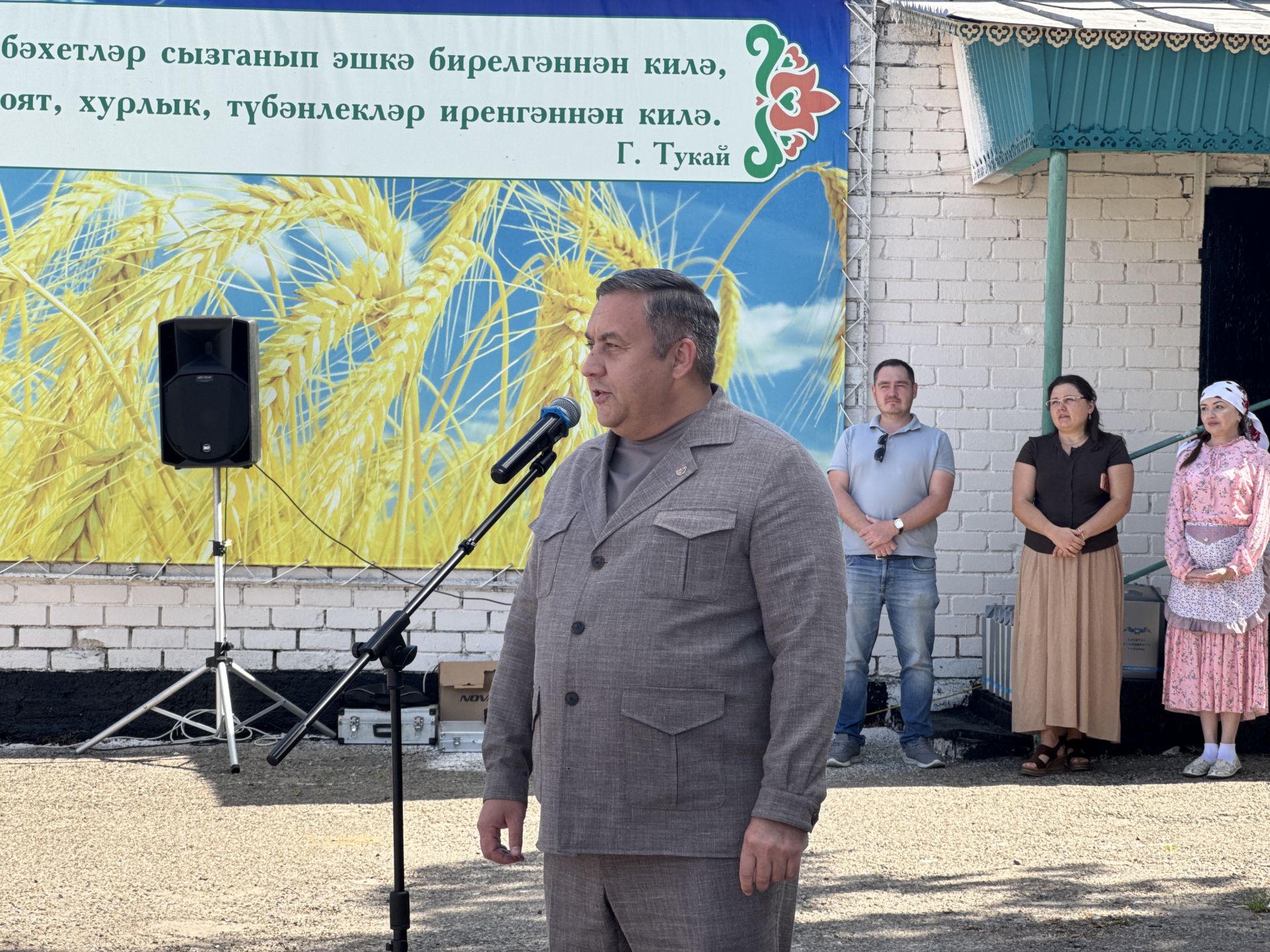 «Красный обоз» с зерном нового урожая отправился на элеватор