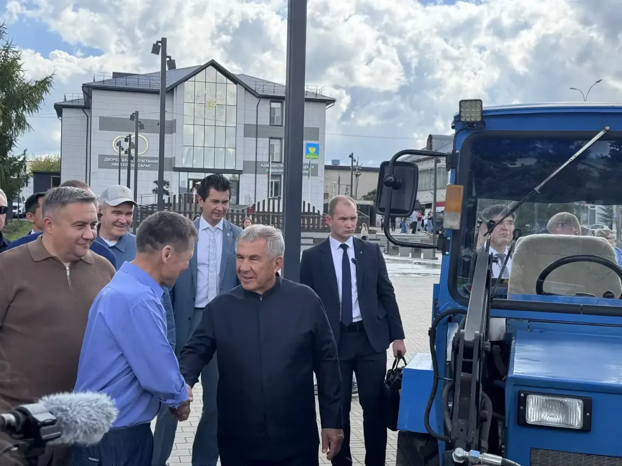 Рустам Минниханов посетил обновленные социальные объекты в Высокогорском районе