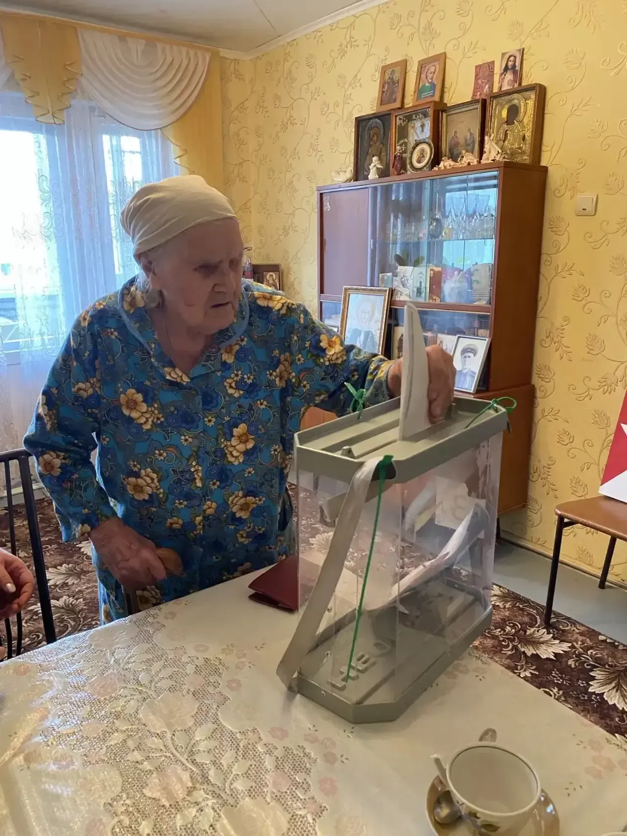 Жительница Высокой Горы отметила 95-летие и проголосовала дома