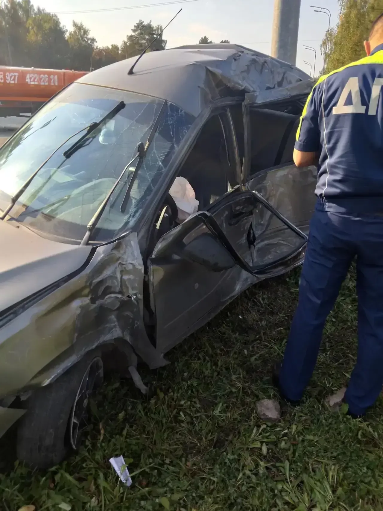 В Высокогорском районе автомобиль наехал на знак и опору