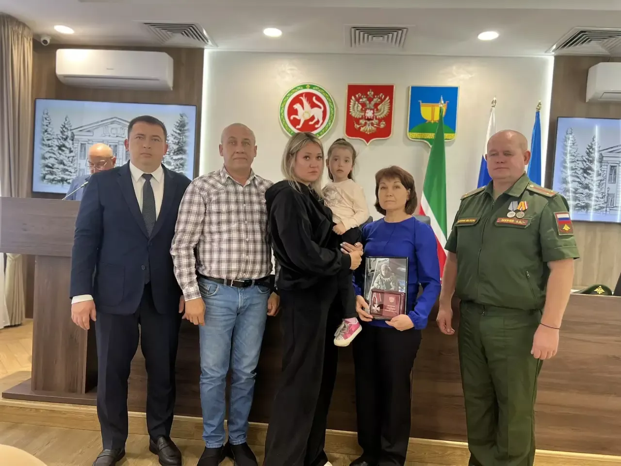Военнослужащие получили государственные награды за воинский долг