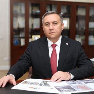 Глава Высокогорского района Равиль Хисамутдинов поздравил медицинских работников