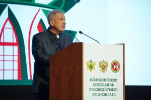 Минниханов рассказал о сохранении истории семей в ЗАГСах Татарстана