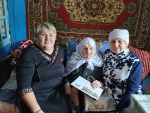 98 лет труженице тыла из Тат. Урмата