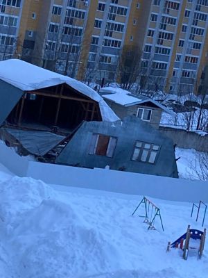 Обрушение крыши (фото/видео)