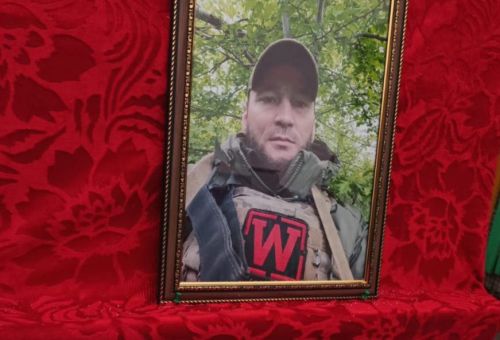 Сегодня в Чепчугах открыли мемориальную доску в память о погибшем в зоне СВО Халиле Амирове