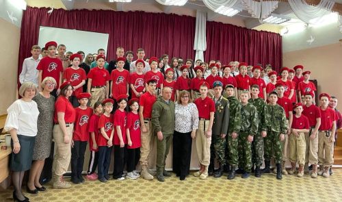 Бирюлинскую школу посетил председатель Союза десантников
