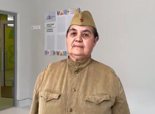 Серебряный волонтер создает живую память о войне, сажая каштаны