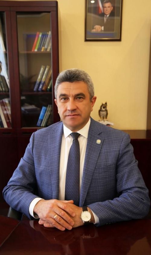 Мәгариф һәм фән министры Илсур Һадиуллинның Укытучылар көне белән котлавы