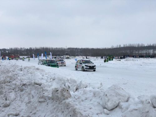 В Усадах прошли автомобильные гонки