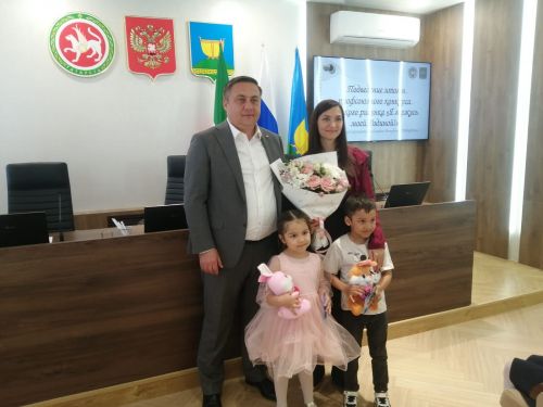 В исполкоме поздравили победителей конкурса детского рисунка