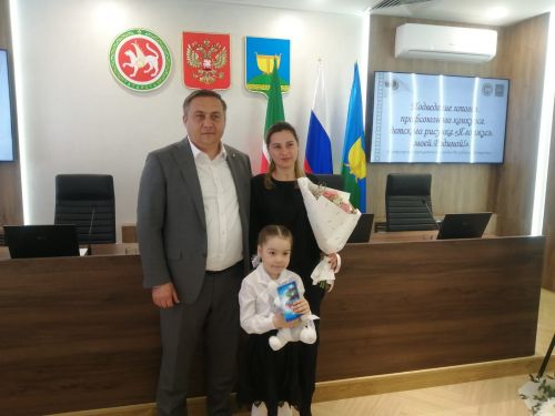 В исполкоме поздравили победителей конкурса детского рисунка