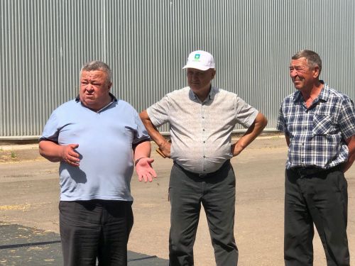 Почвенная засуха и обновление парка техники: аграрии района готовятся к уборочной страде