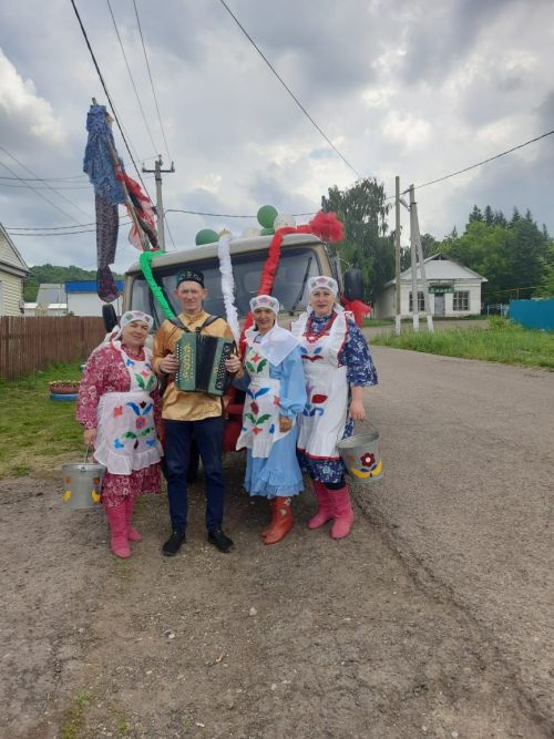 В сельских поселениях Высокогорского района сегодня прошла традиция сбора подарков для праздника Сабантуй