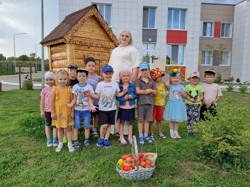«Шаян» үз бакчасында үскән беренче уңышны җыеп алды