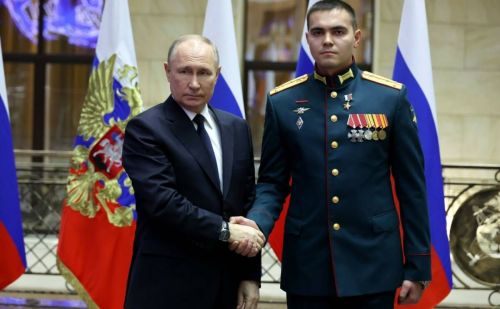Отец Айнура Сафиуллина, Героя России из Татарстана, получил медаль «Отец солдата»