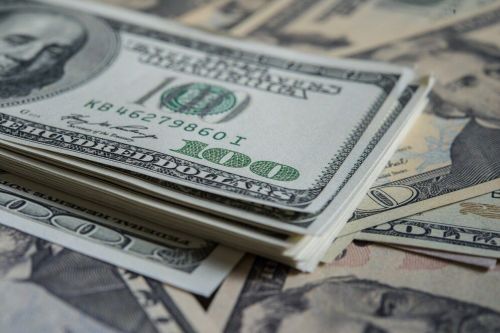 ЦБ РФ продлил ограничения на снятие наличной иностранной валюты еще на полгода