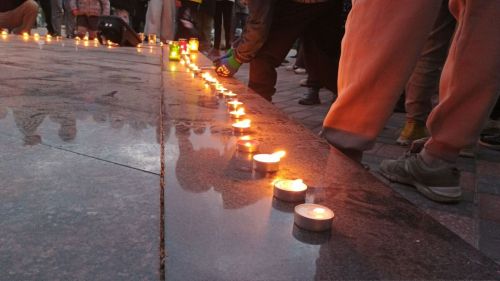 Сегодня  зажигаем свечи
