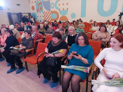 Сегодня в ВСОШN6 поздравили женщин с предстоящим праздником
