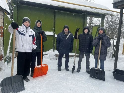 Юнармейцы продолжают поддерживать семьи погибших бойцов СВО