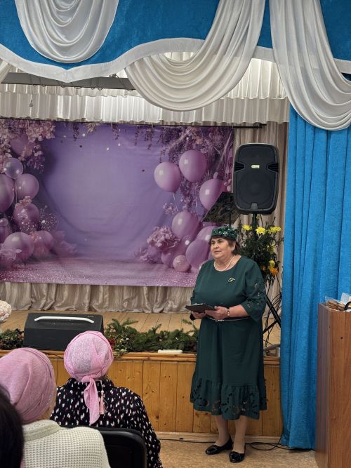 В Ташлы-Ковалинском Доме культуры проходит праздник ко Дню пожилого человека