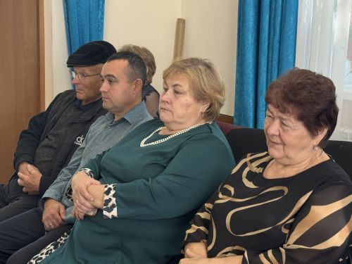 В Ташлы-Ковалинском Доме культуры проходит праздник ко Дню пожилого человека