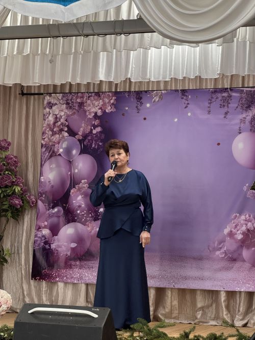 В Ташлы-Ковалинском Доме культуры проходит праздник ко Дню пожилого человека