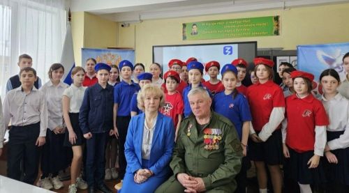 Урок мужества в Высокогорской школе №3 с участником Юнармии