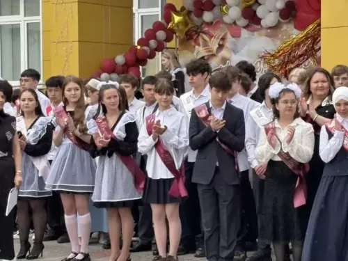 В школах района прозвенел Последний звонок.