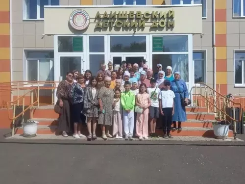 «Серебряные» волонтеры подарили праздник воспитанникам детского дома