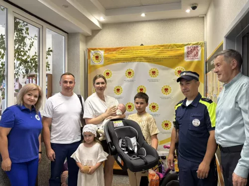 Многодетным семьям Высокогорского района подарили автолюльки для детей