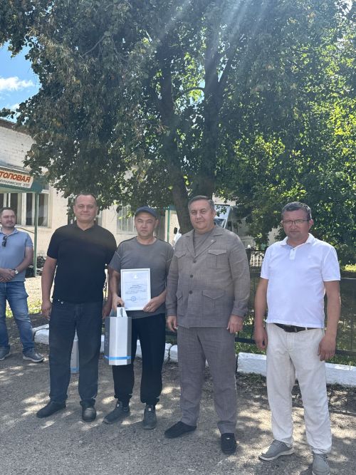 «Красный обоз» с зерном нового урожая отправился на элеватор
